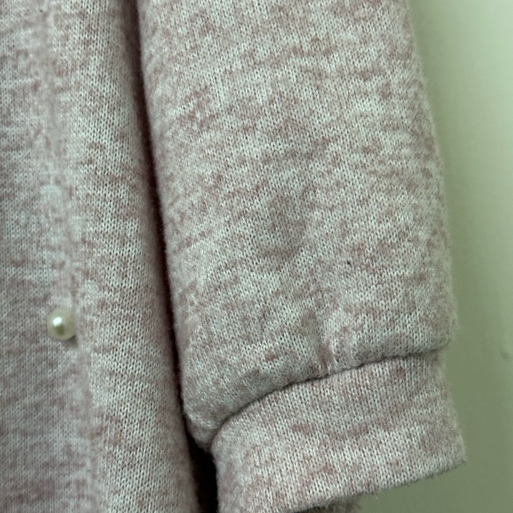 Elegant Pink Blouse with Pearl Accents - Picture 6 of 10